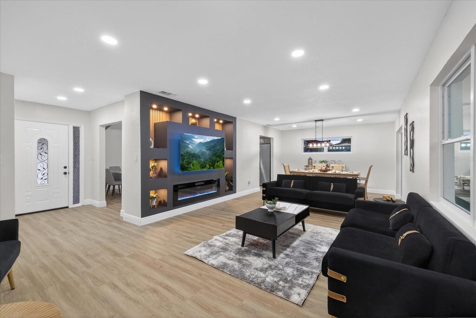 Image 6 of 45 For 5819 Tampa Shores Boulevard