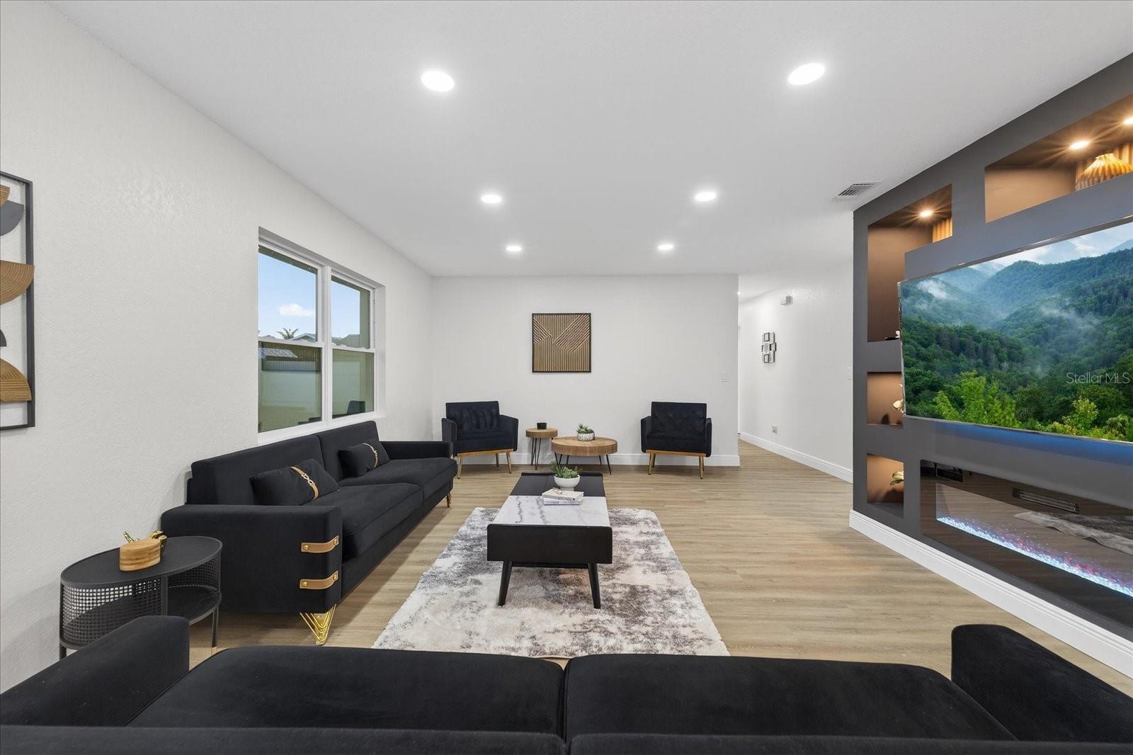 Image 7 of 45 For 5819 Tampa Shores Boulevard