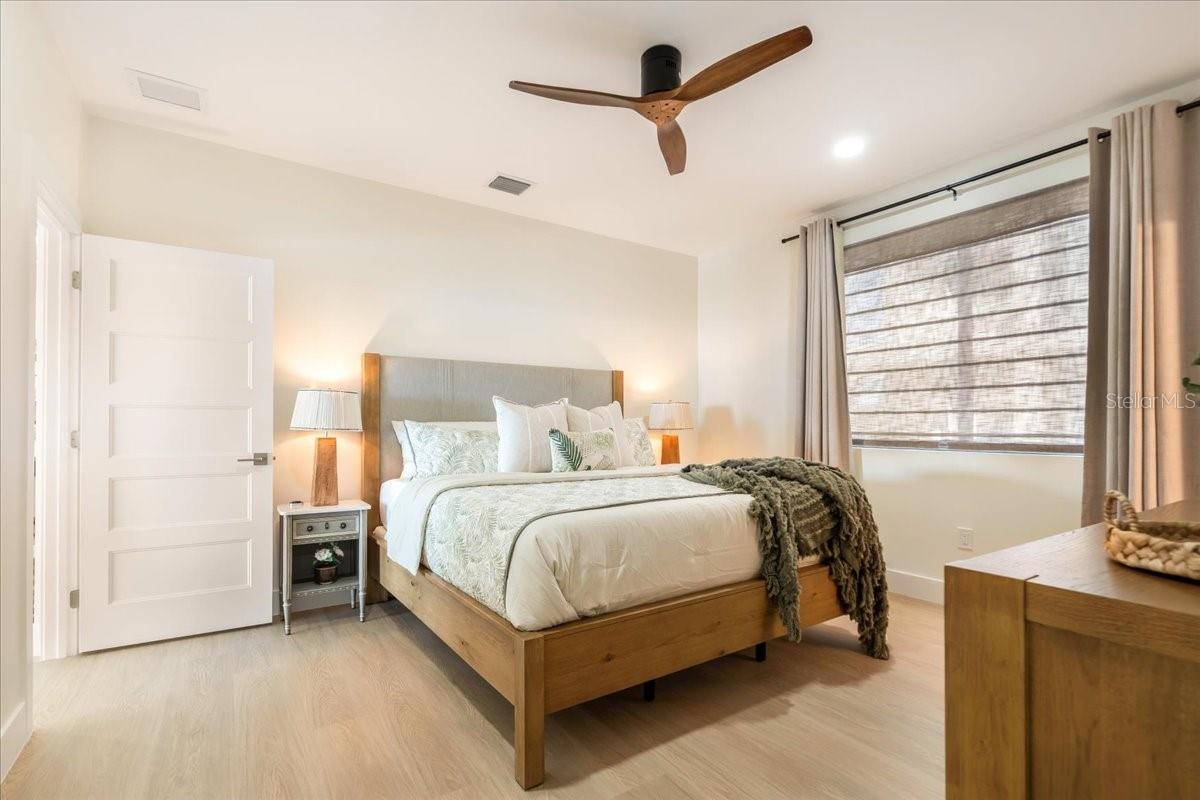 Image 37 of 76 For 1000 68th Street