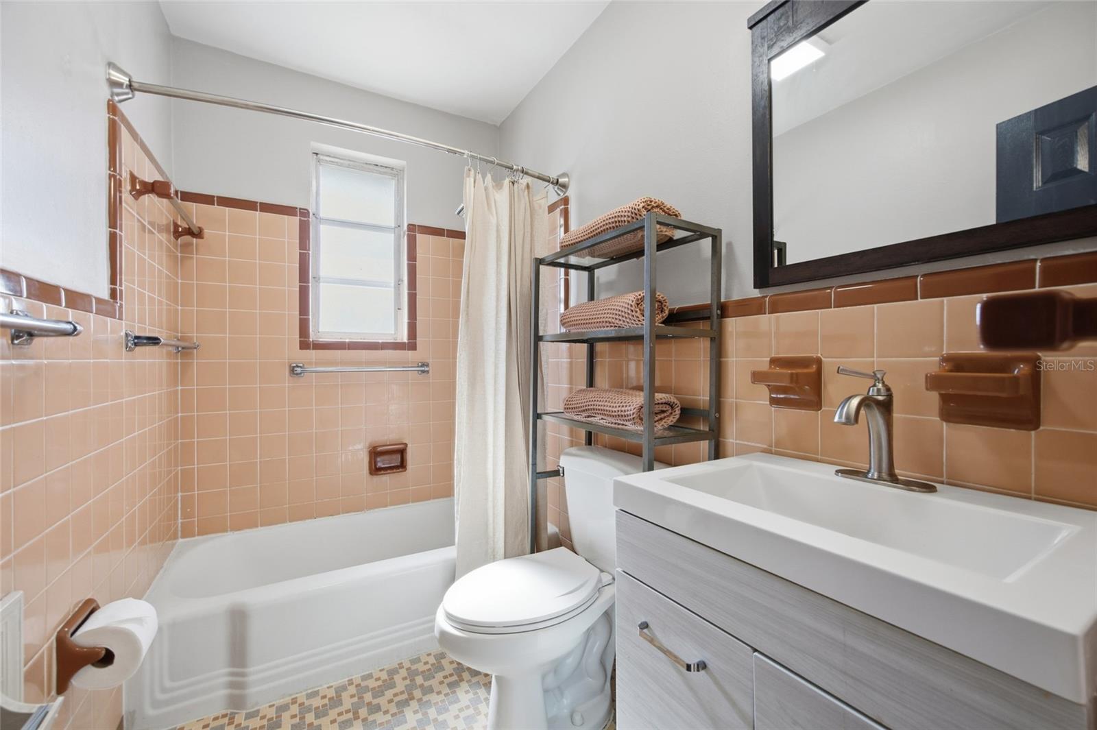 Image 19 of 39 For 1026 Whiteway Drive