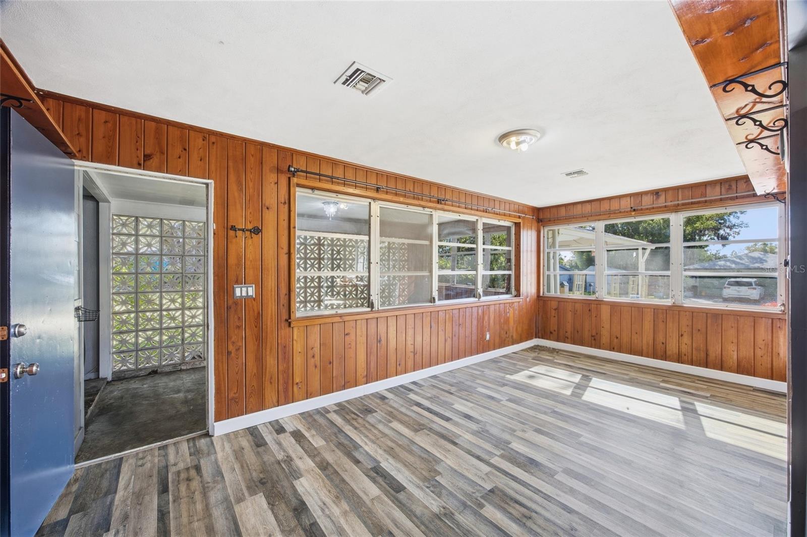 Image 8 of 39 For 1026 Whiteway Drive