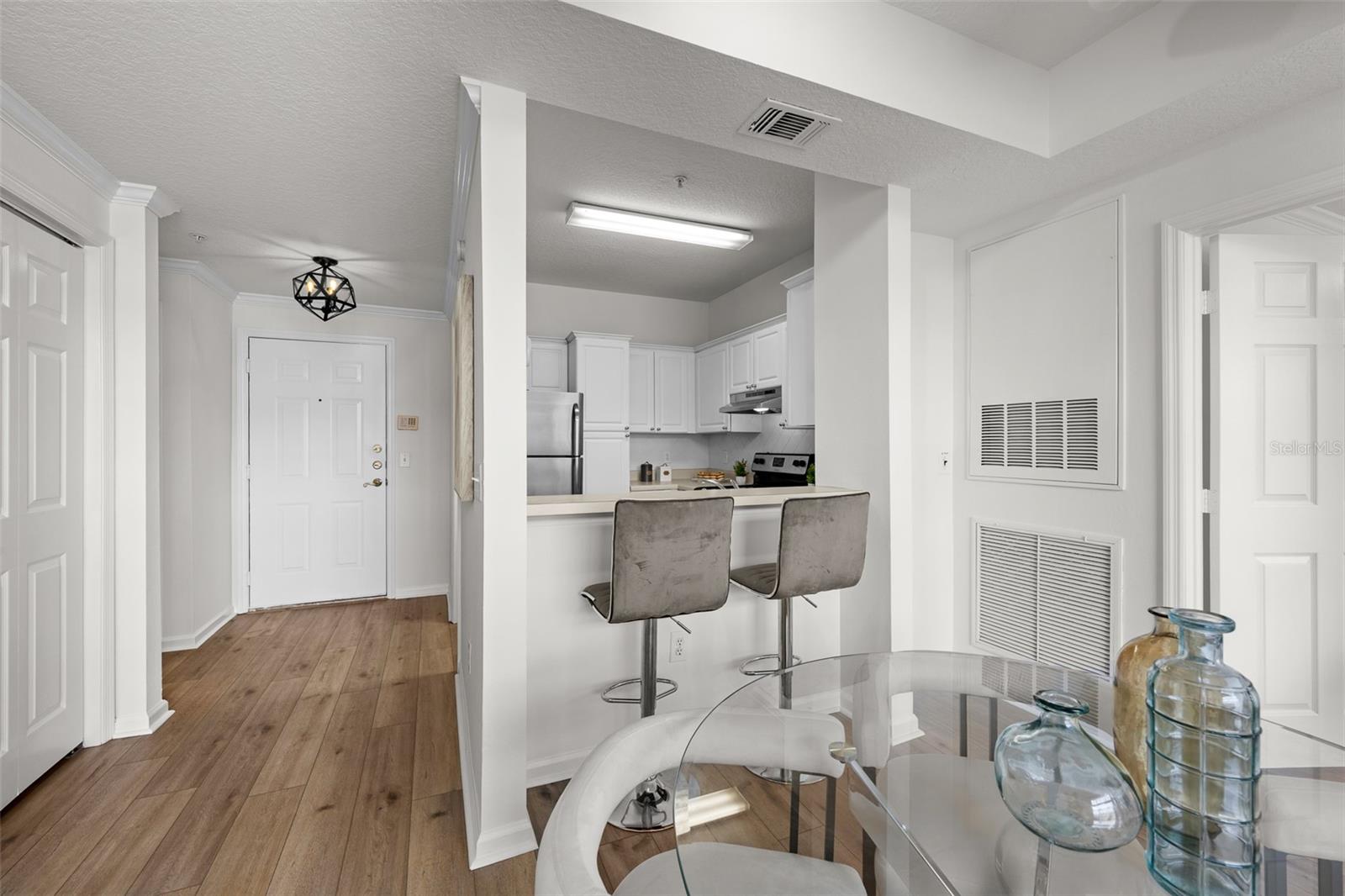 Image 7 of 40 For 800 Dakota Avenue 412