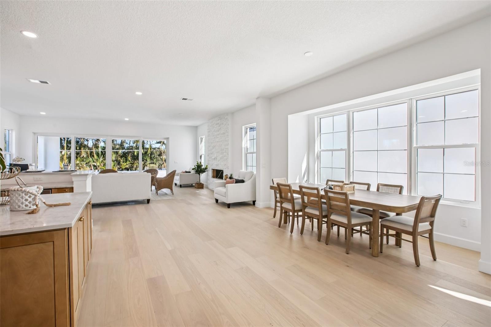 Image 15 of 56 For 128 Ricardo Way Ne