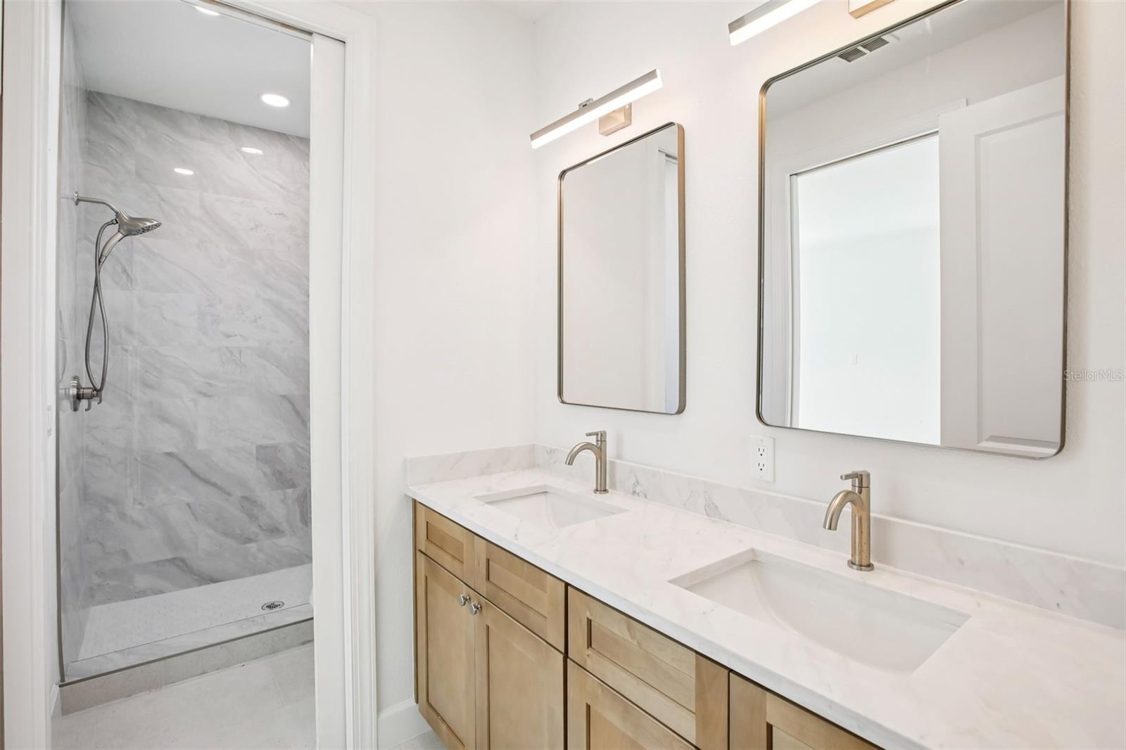 Image 28 of 56 For 128 Ricardo Way Ne