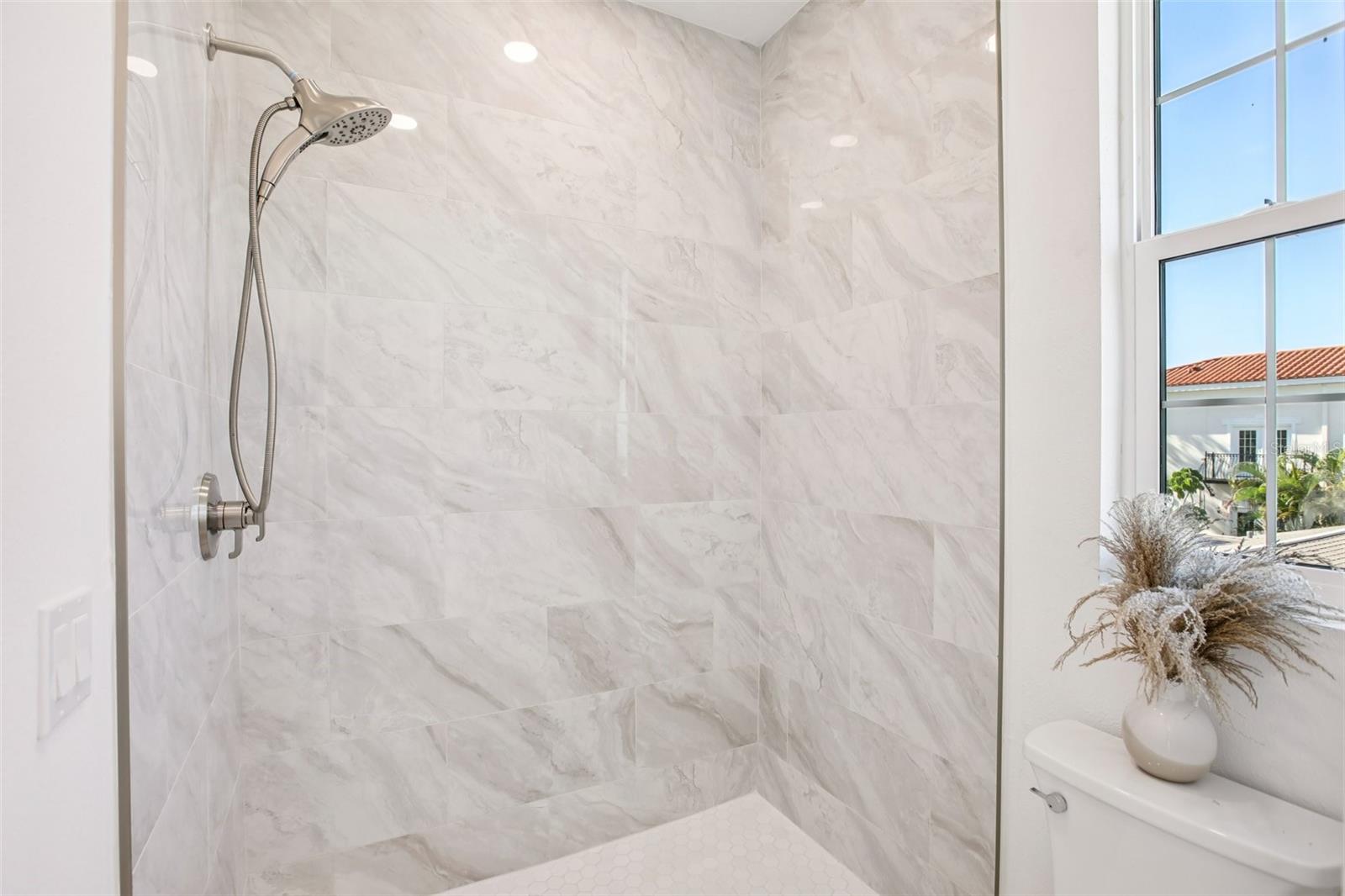 Image 29 of 56 For 128 Ricardo Way Ne