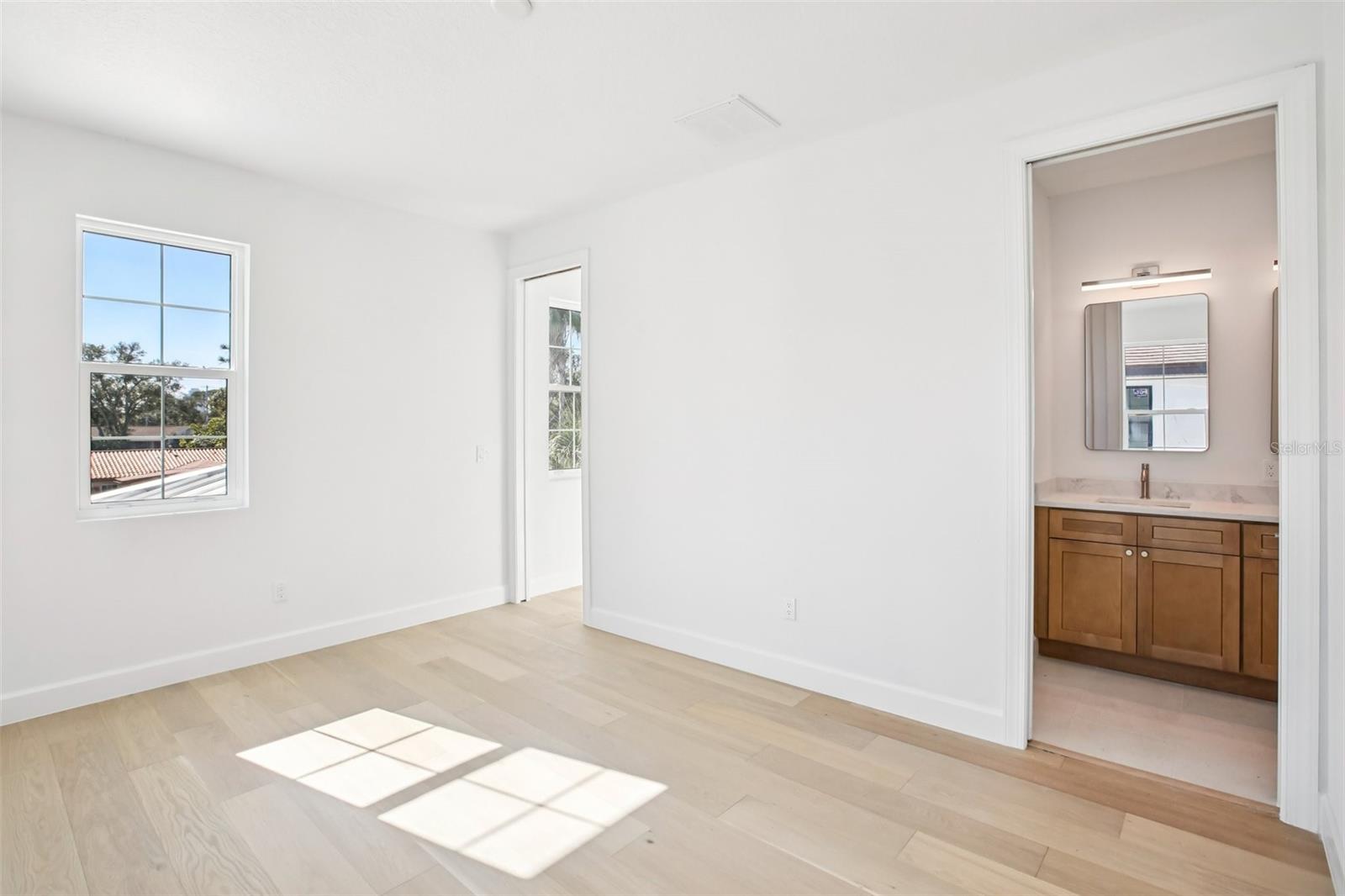 Image 30 of 56 For 128 Ricardo Way Ne