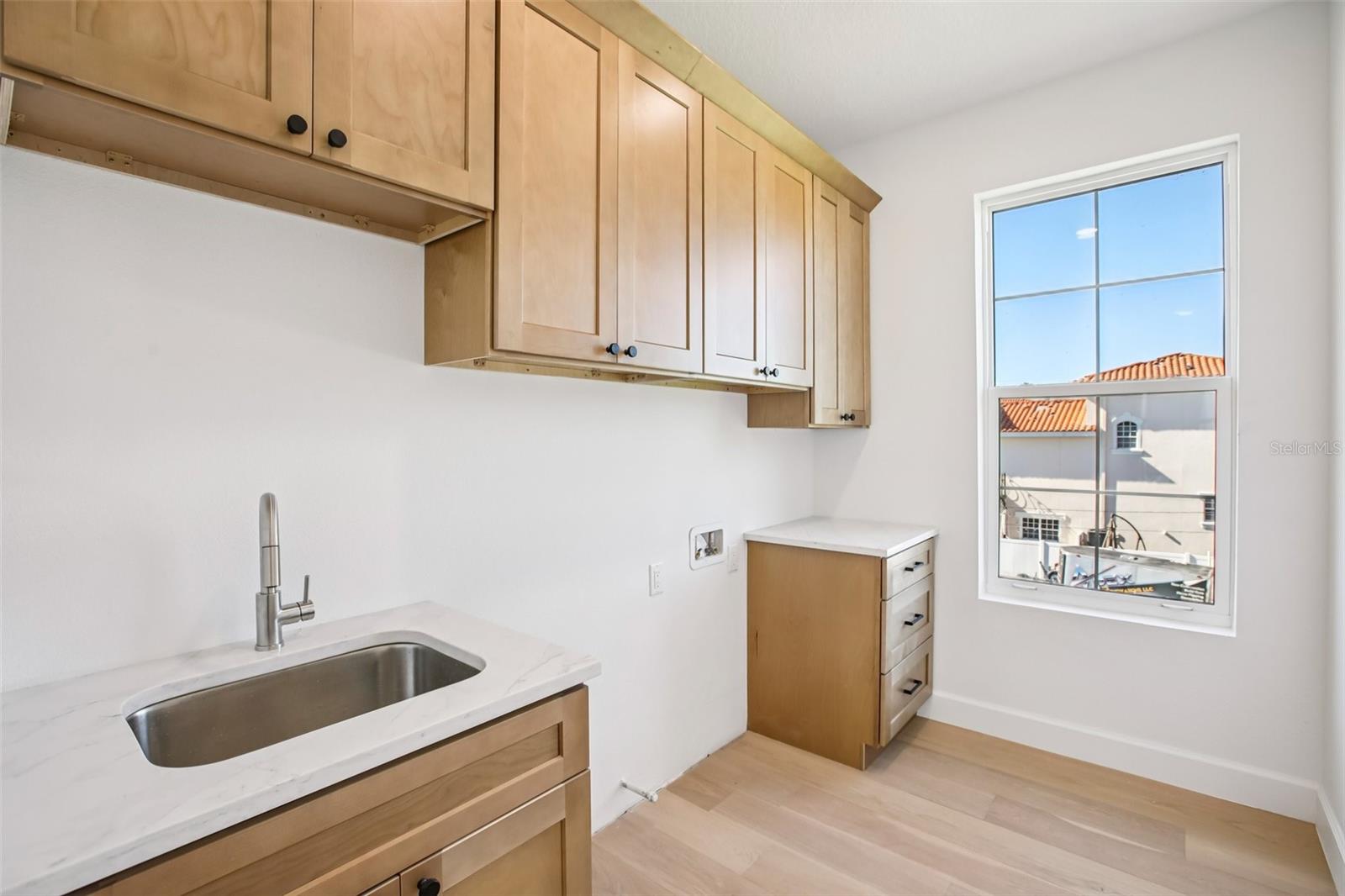 Image 31 of 56 For 128 Ricardo Way Ne