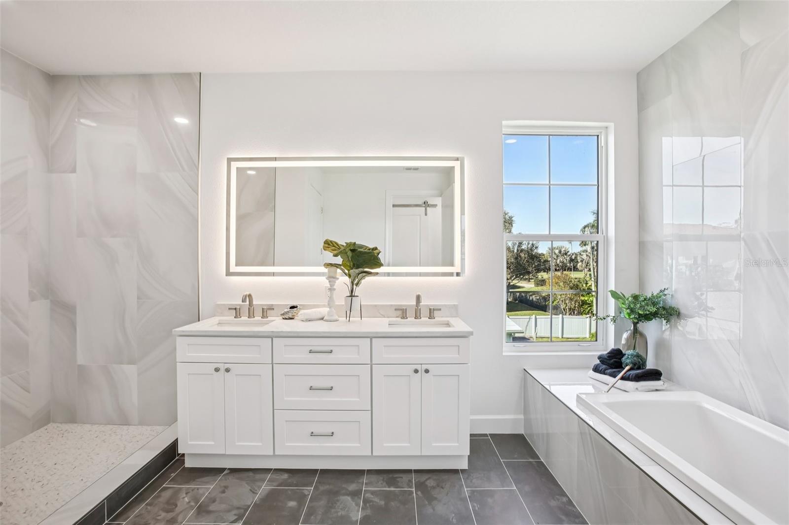 Image 32 of 56 For 128 Ricardo Way Ne