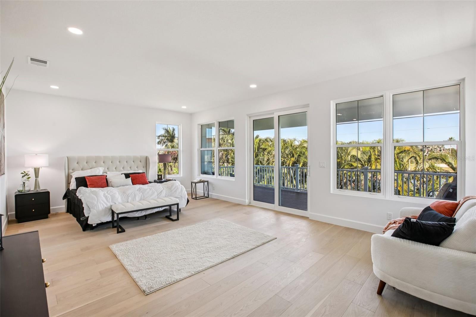 Image 37 of 56 For 128 Ricardo Way Ne