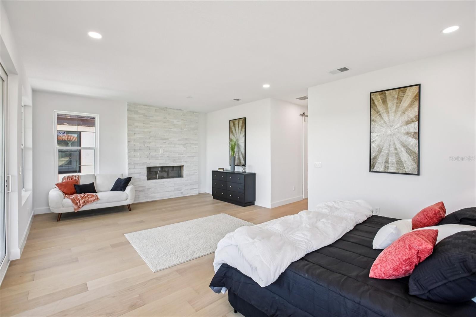 Image 39 of 56 For 128 Ricardo Way Ne