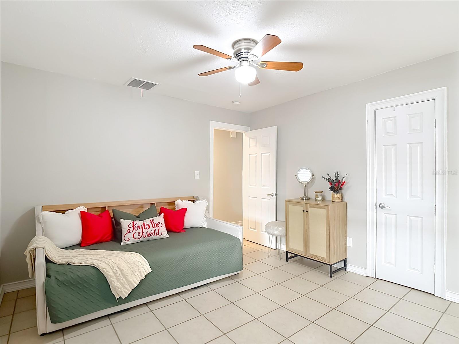 Image 18 of 47 For 3203 Pinellas Place