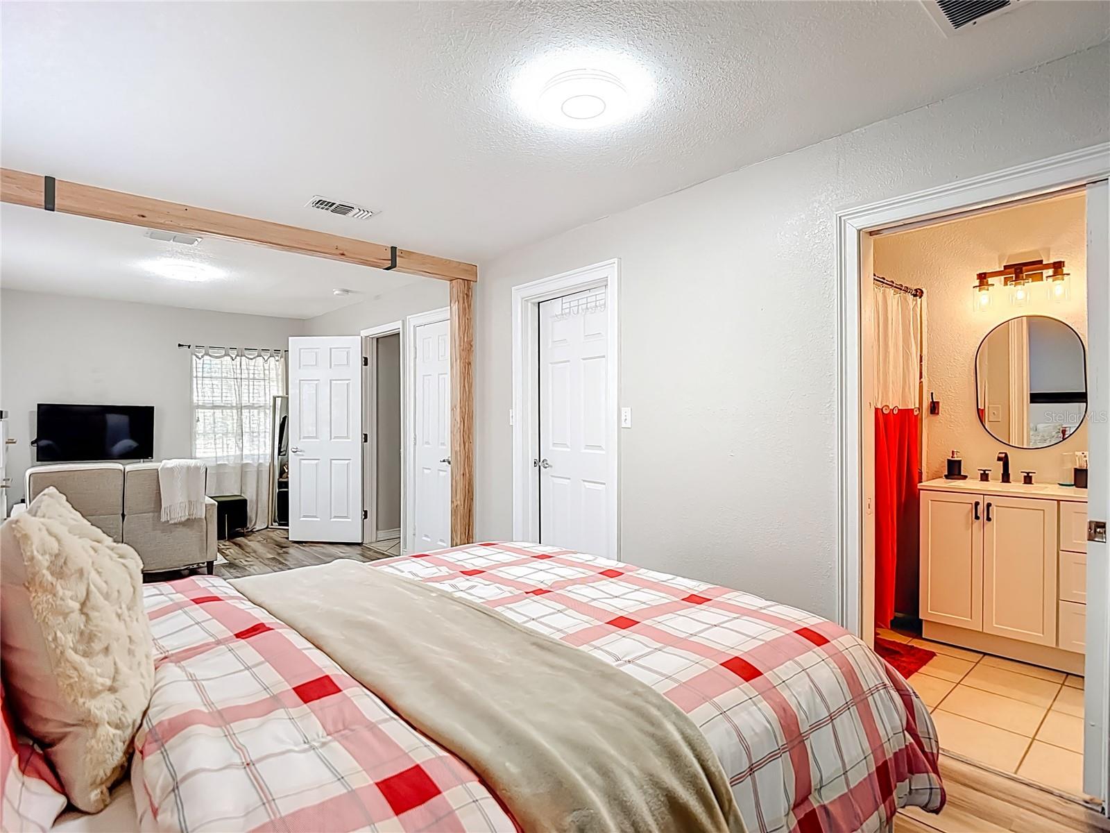 Image 21 of 47 For 3203 Pinellas Place