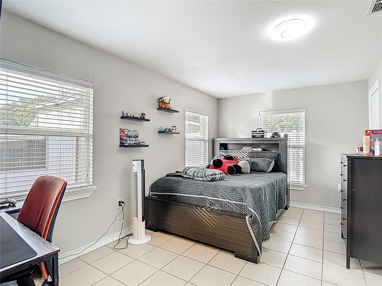 Image 31 of 47 For 3203 Pinellas Place