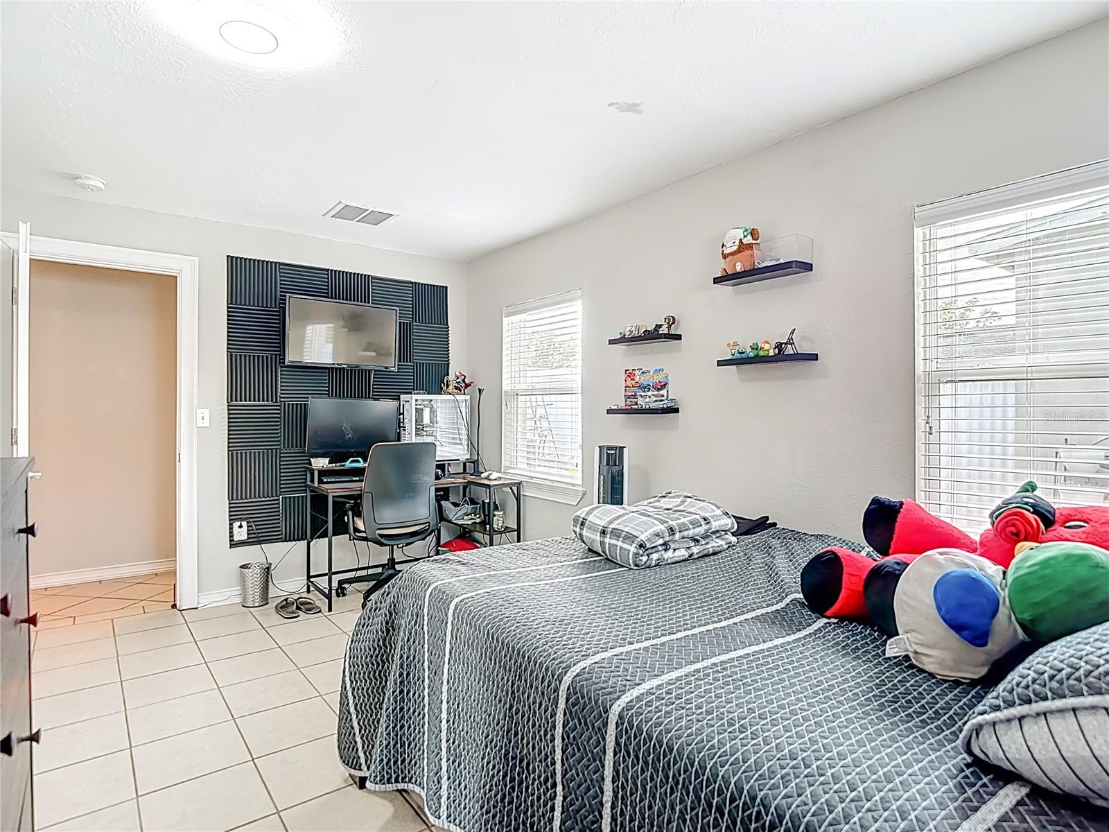 Image 33 of 47 For 3203 Pinellas Place