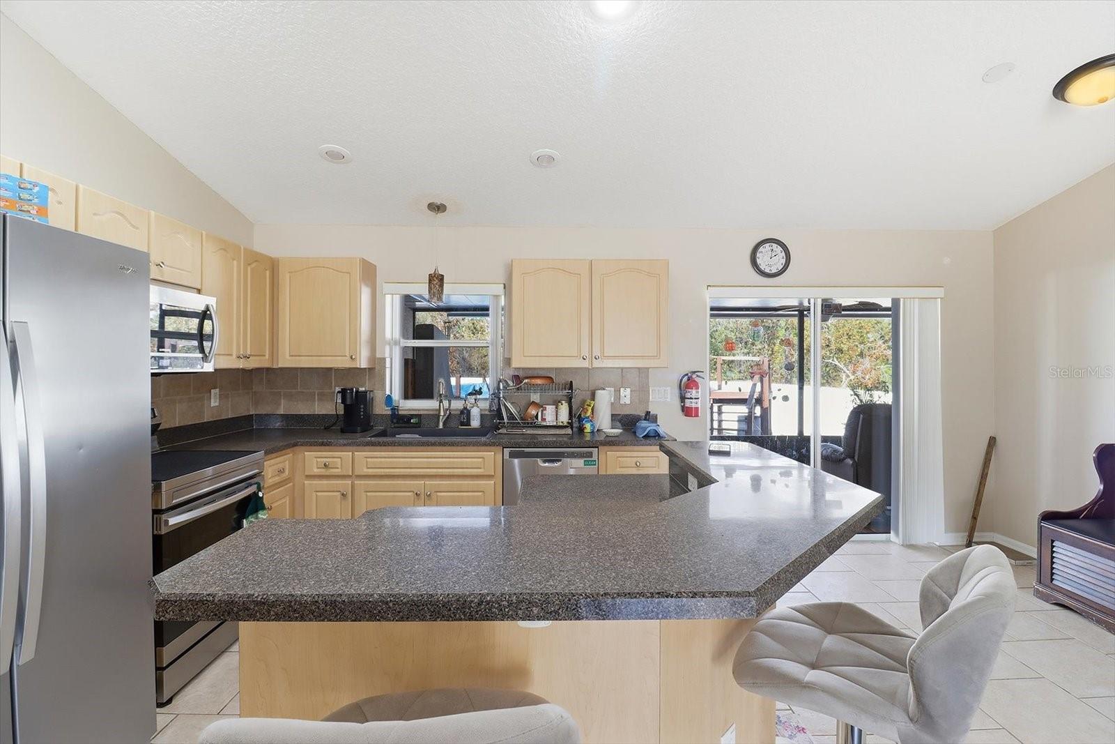 Listing photo id 12 for 2435 Lawrence Court