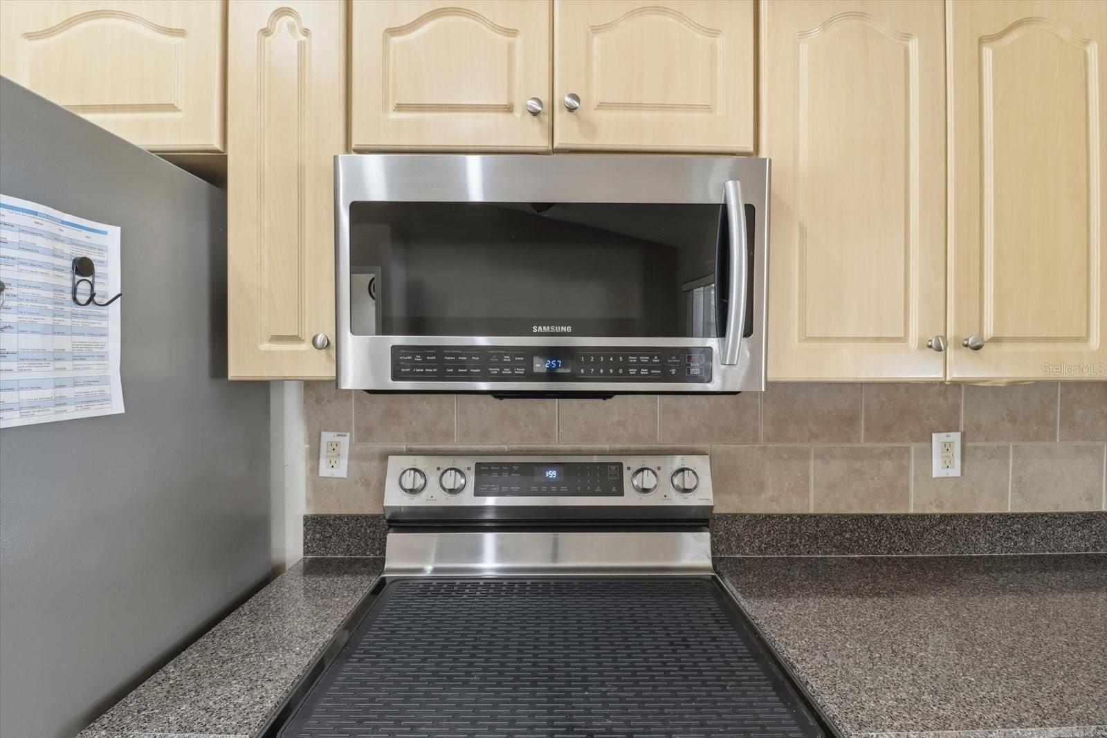 Listing photo id 14 for 2435 Lawrence Court