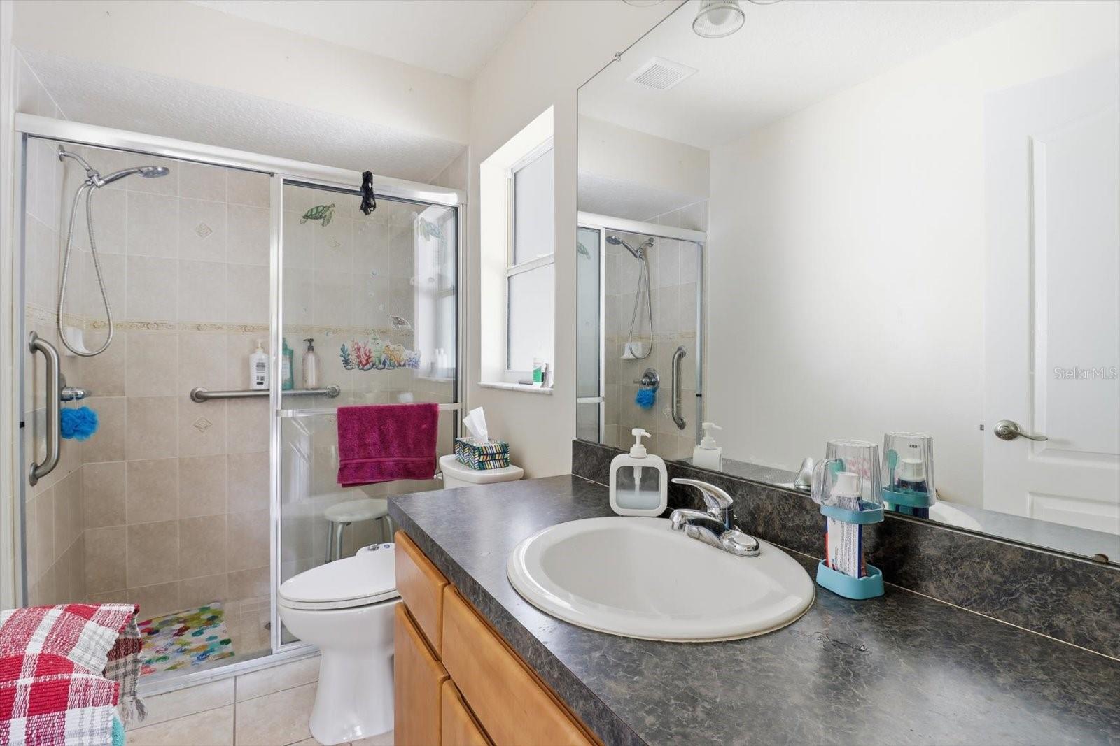 Listing photo id 17 for 2435 Lawrence Court