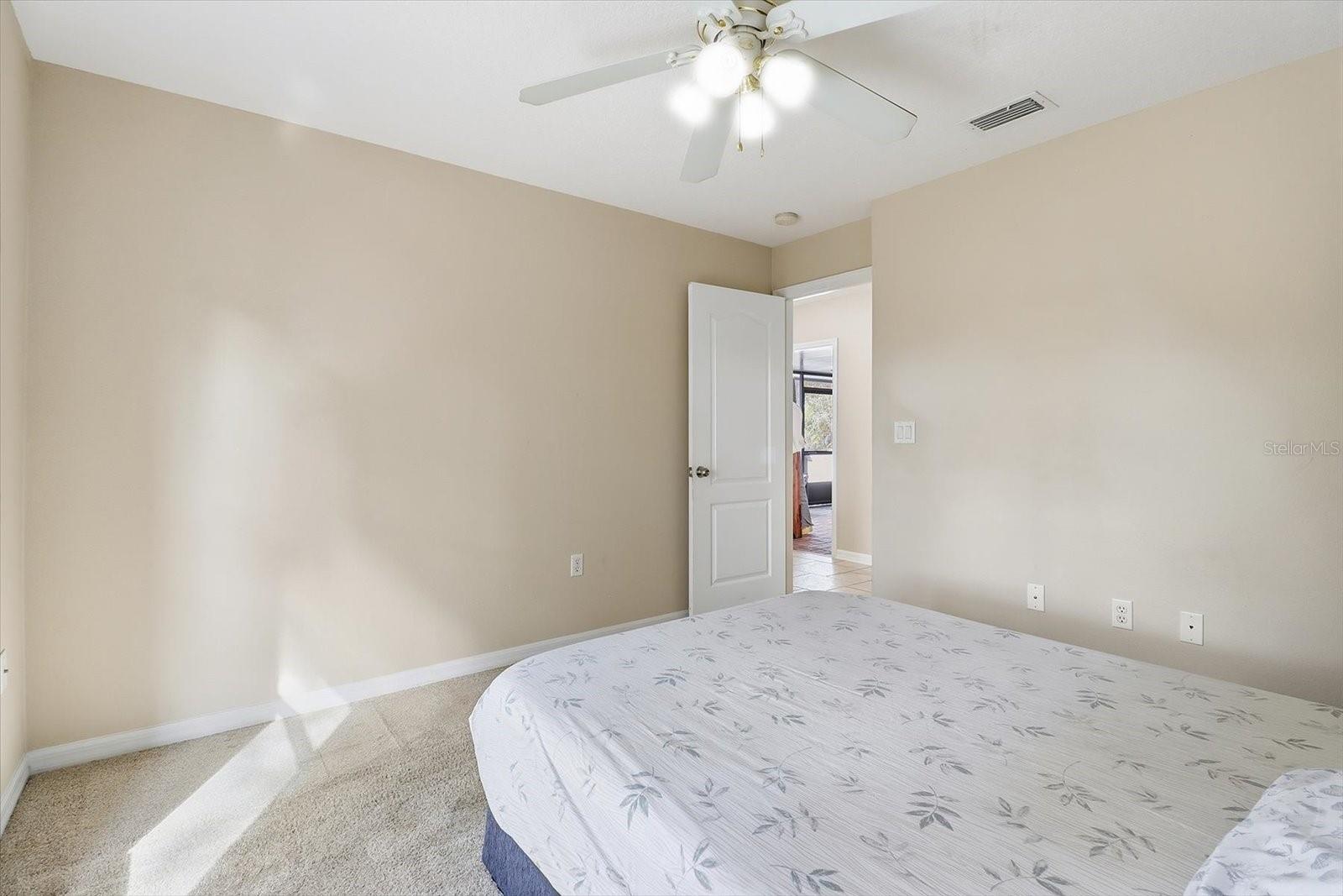 Listing photo id 20 for 2435 Lawrence Court