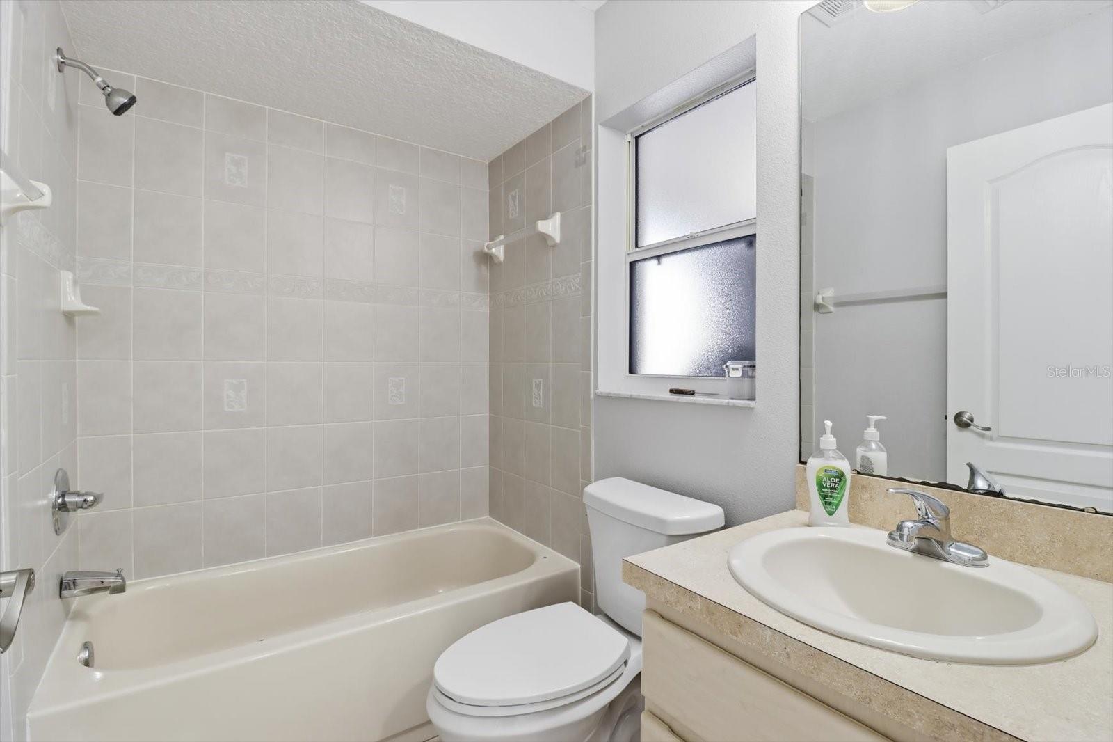 Listing photo id 21 for 2435 Lawrence Court