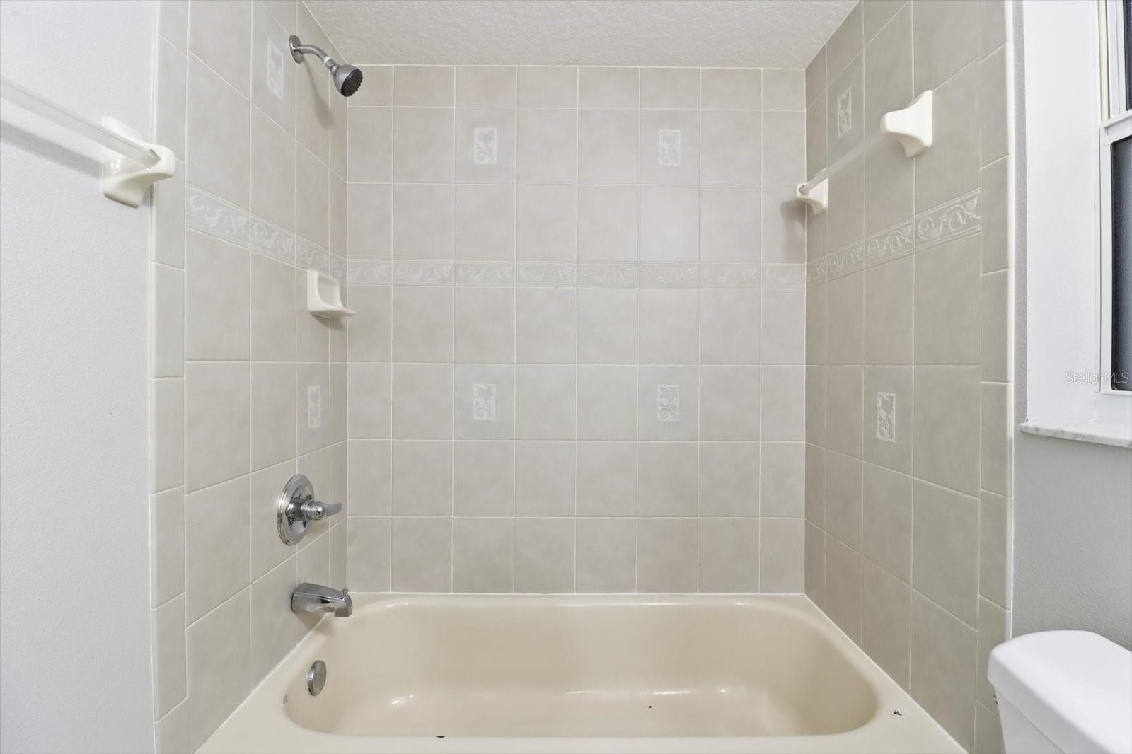 Listing photo id 22 for 2435 Lawrence Court