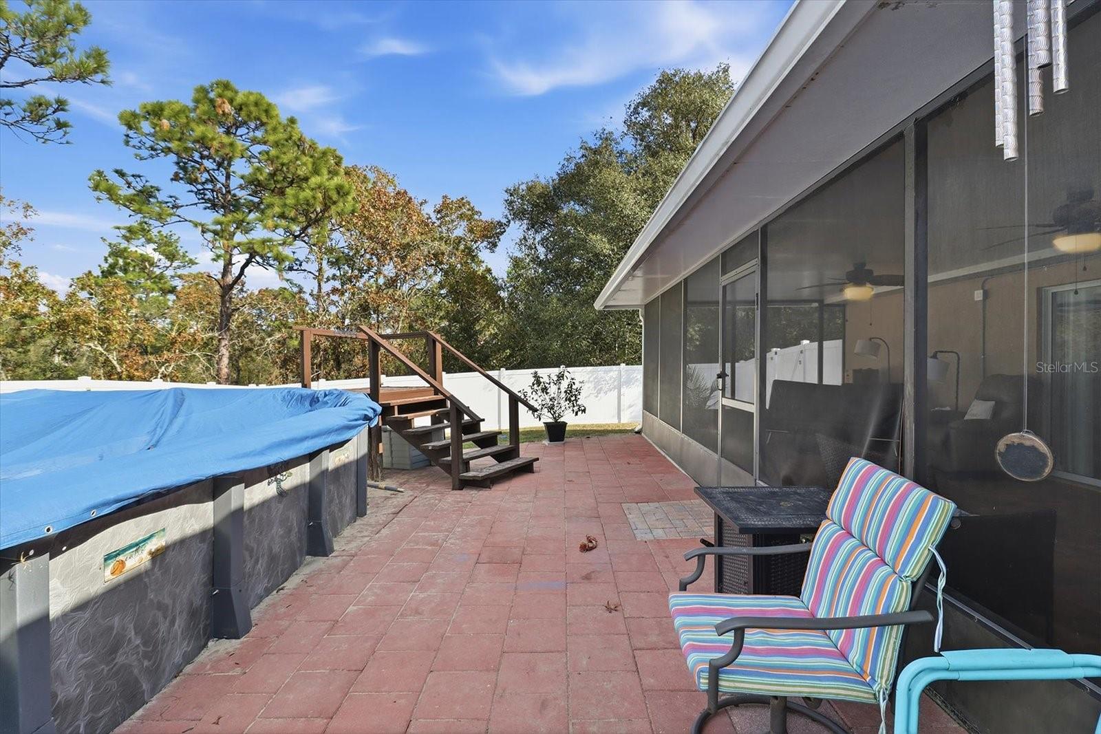 Listing photo id 30 for 2435 Lawrence Court