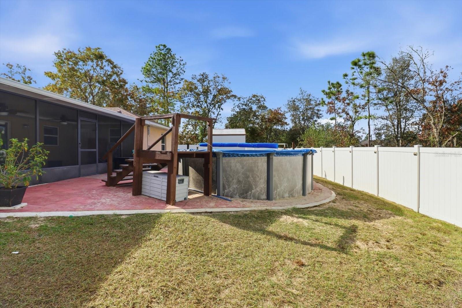 Listing photo id 33 for 2435 Lawrence Court