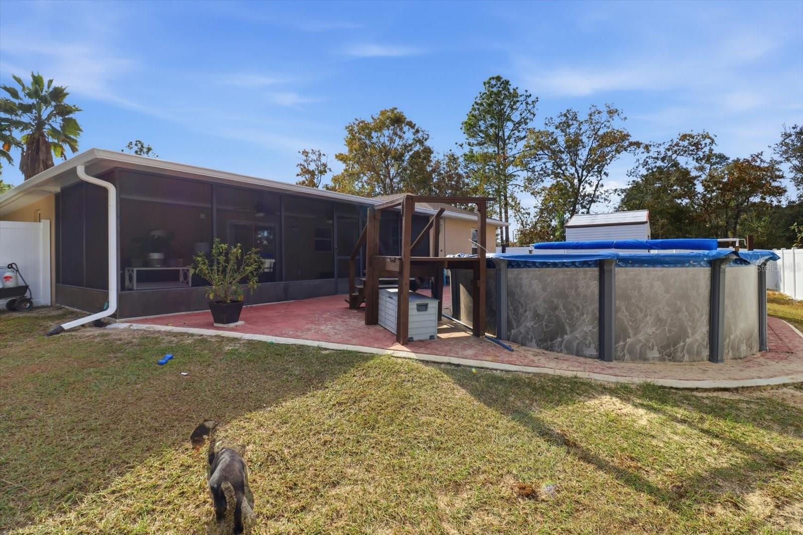 Listing photo id 34 for 2435 Lawrence Court