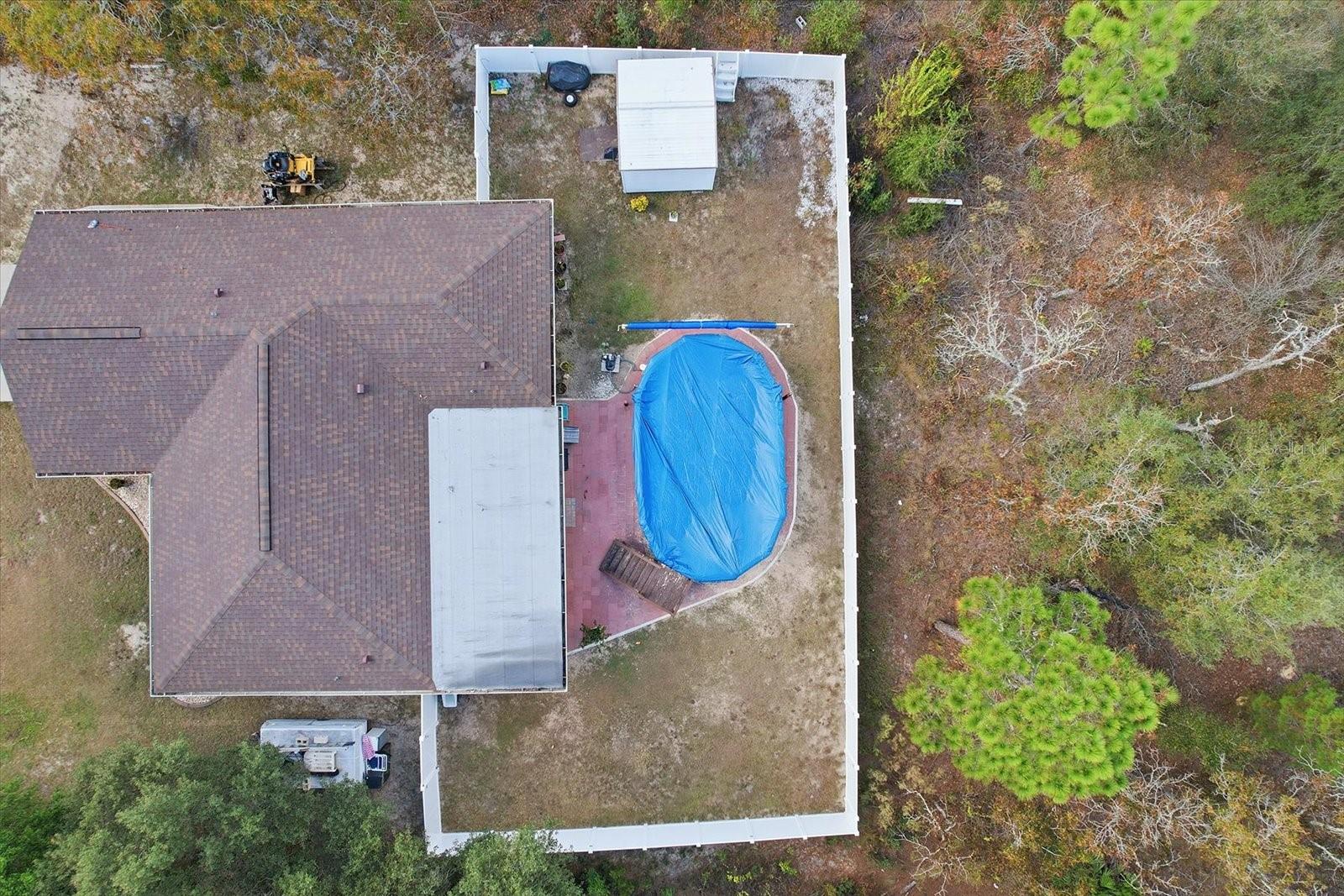 Listing photo id 36 for 2435 Lawrence Court