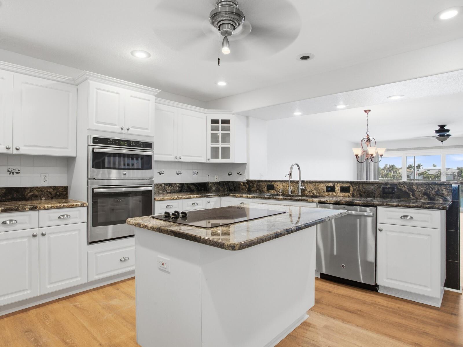 Image 14 of 85 For 521 Pinellas Bayway S 103