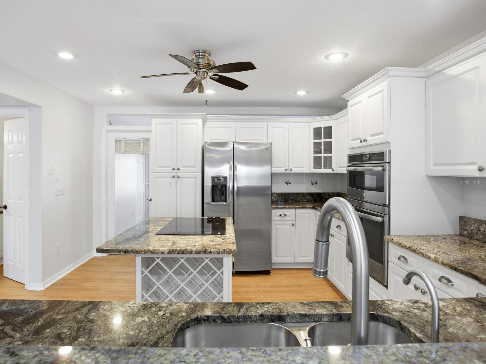 Image 19 of 85 For 521 Pinellas Bayway S 103