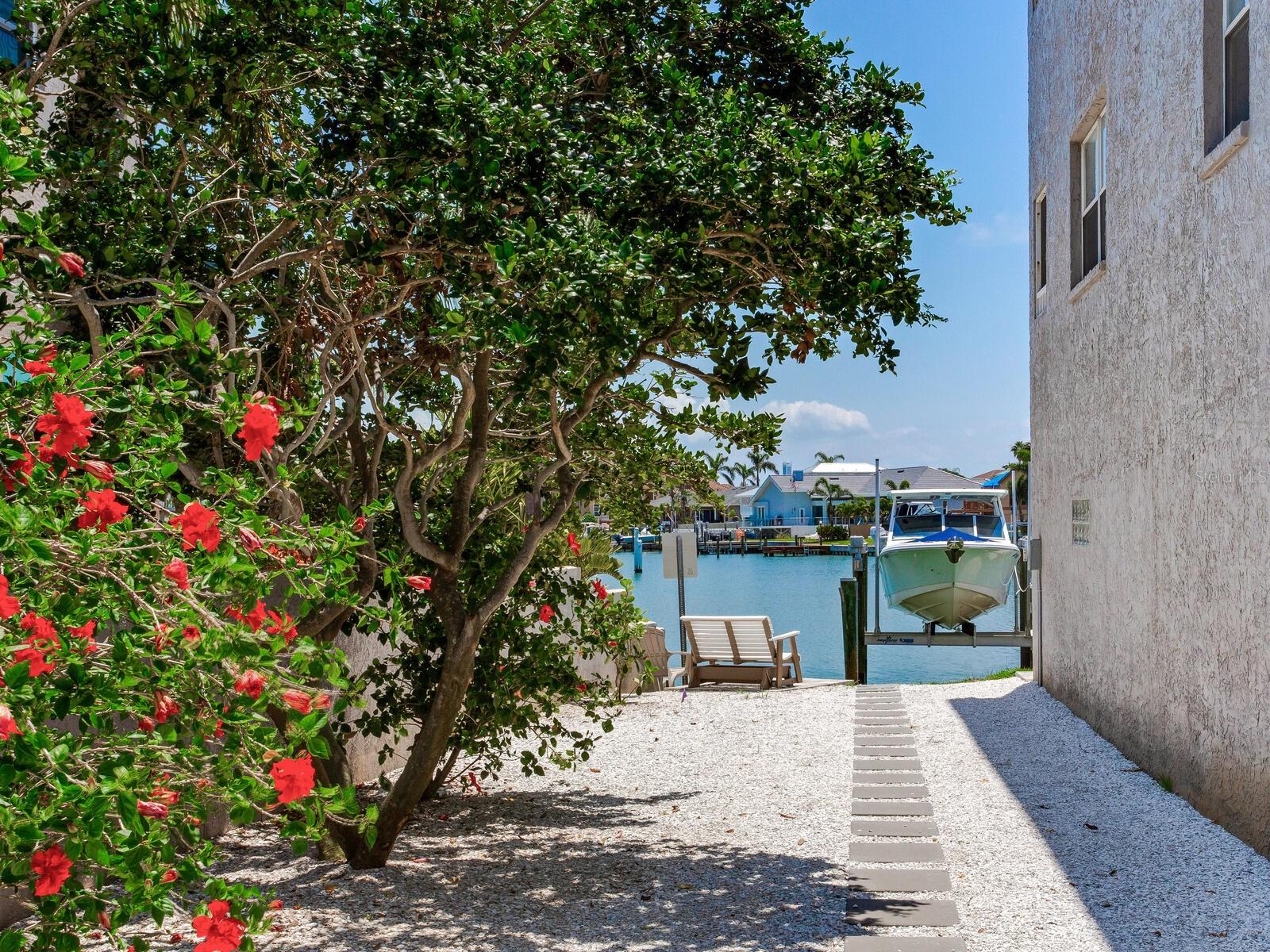 Image 57 of 85 For 521 Pinellas Bayway S 103