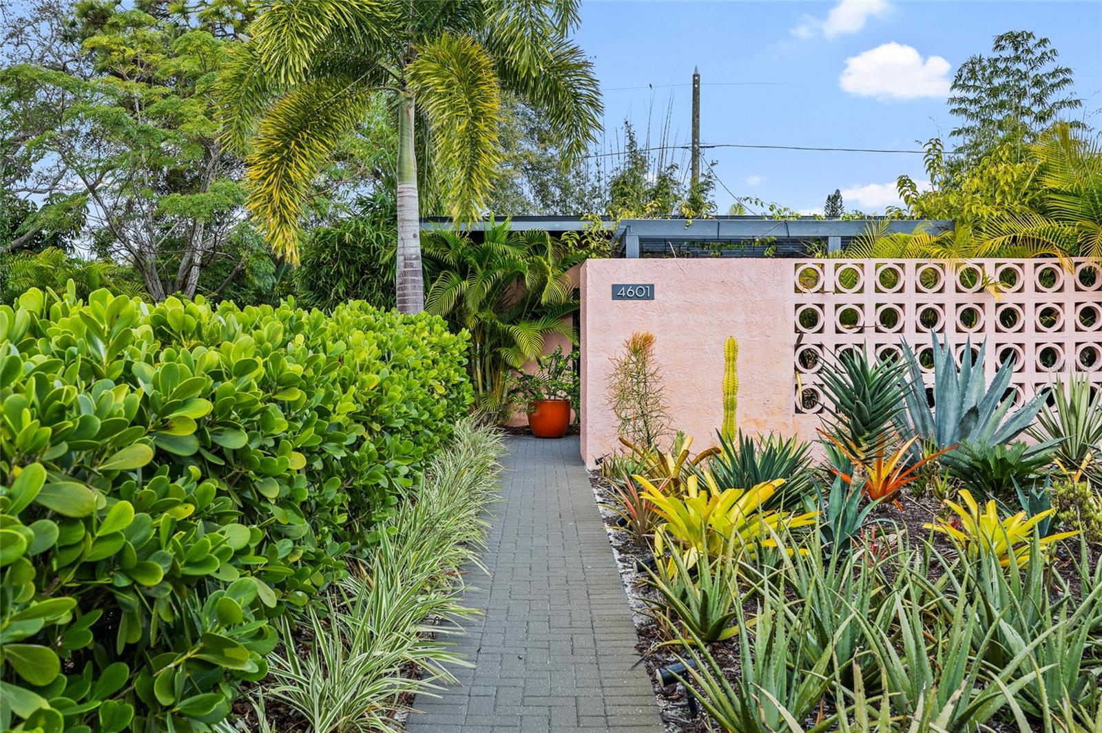 Image 5 of 58 For 4601 3rd Avenue N