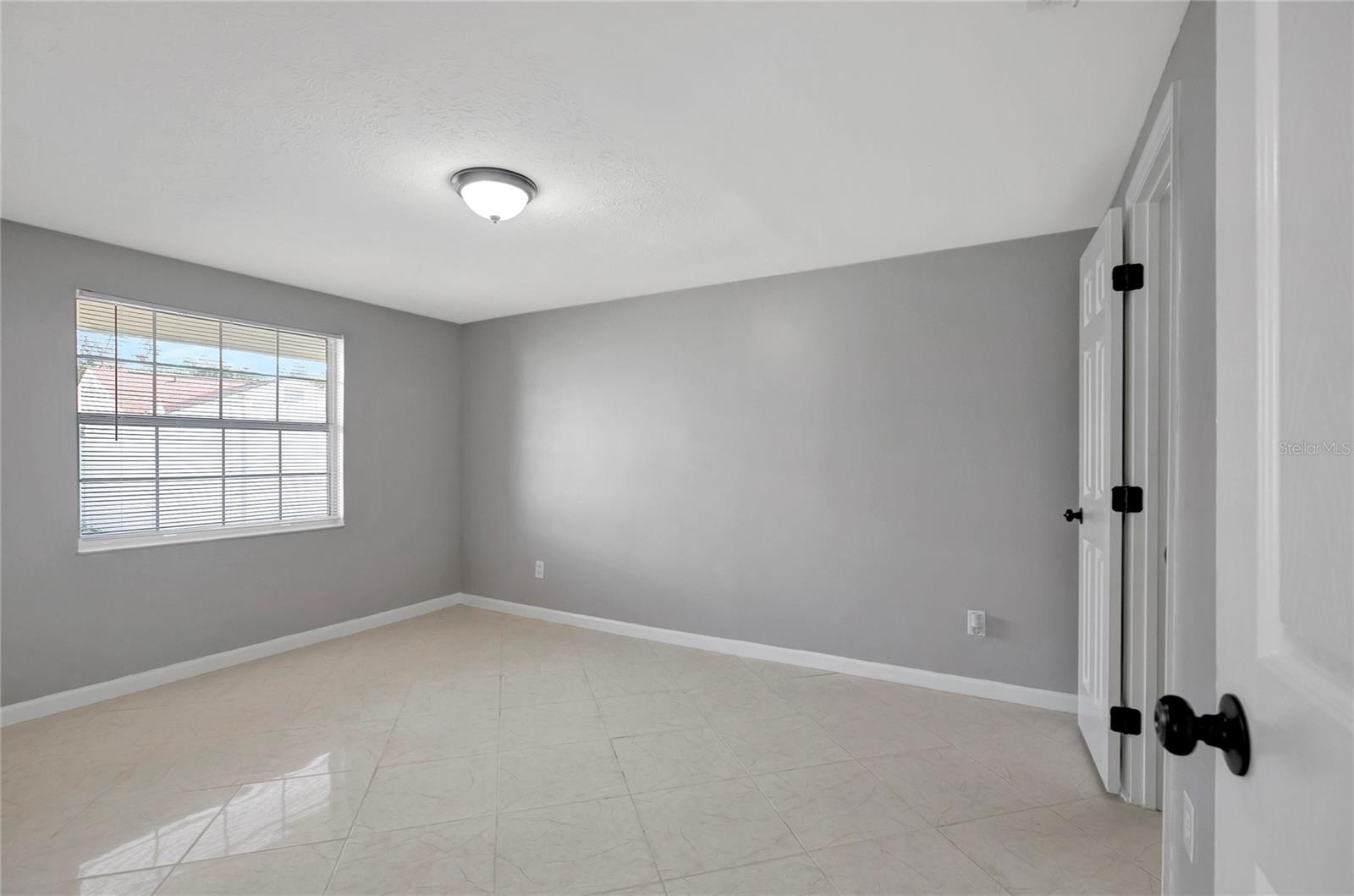 Image 23 of 39 For 3202 Russett Drive