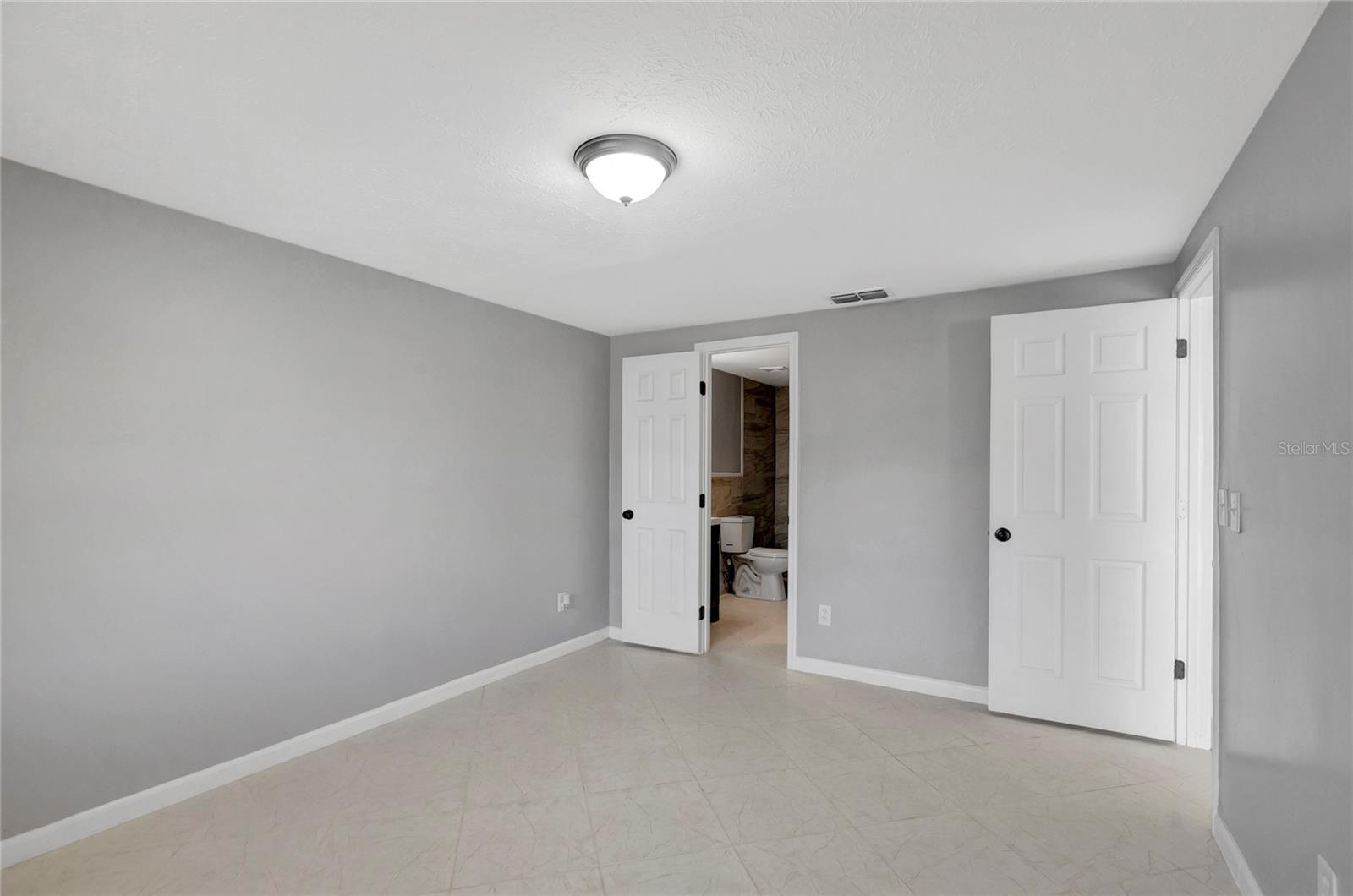 Image 24 of 39 For 3202 Russett Drive