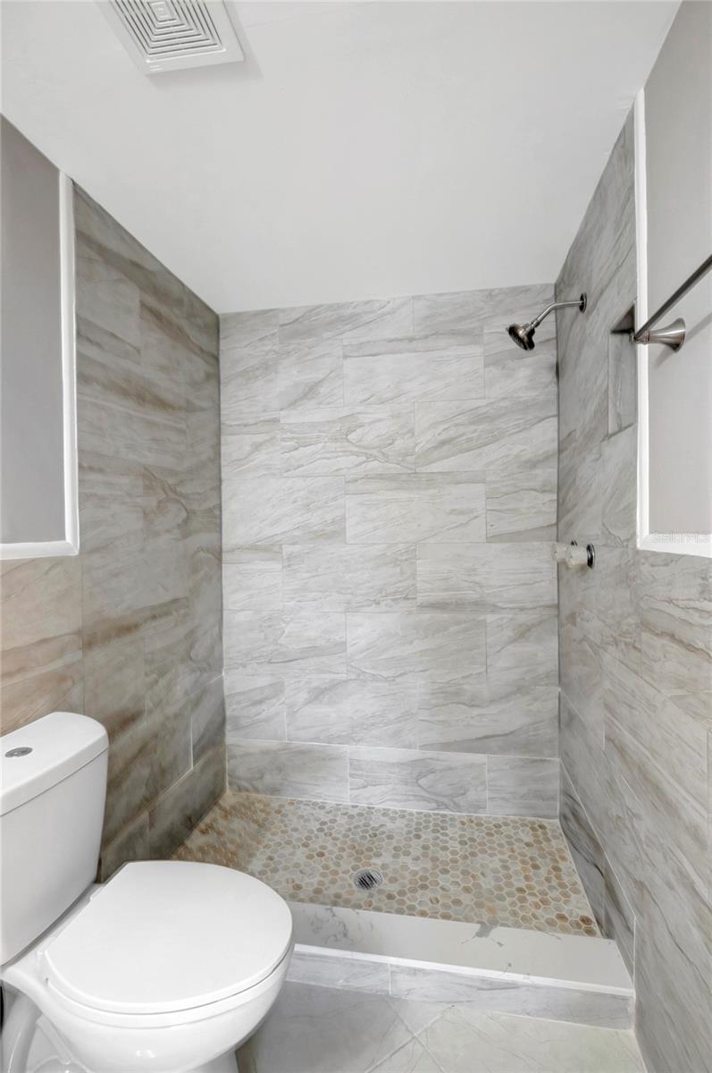 Image 27 of 39 For 3202 Russett Drive