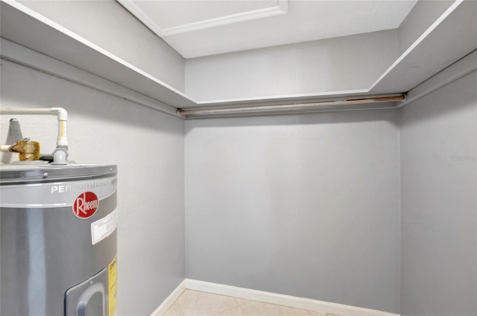 Image 28 of 39 For 3202 Russett Drive