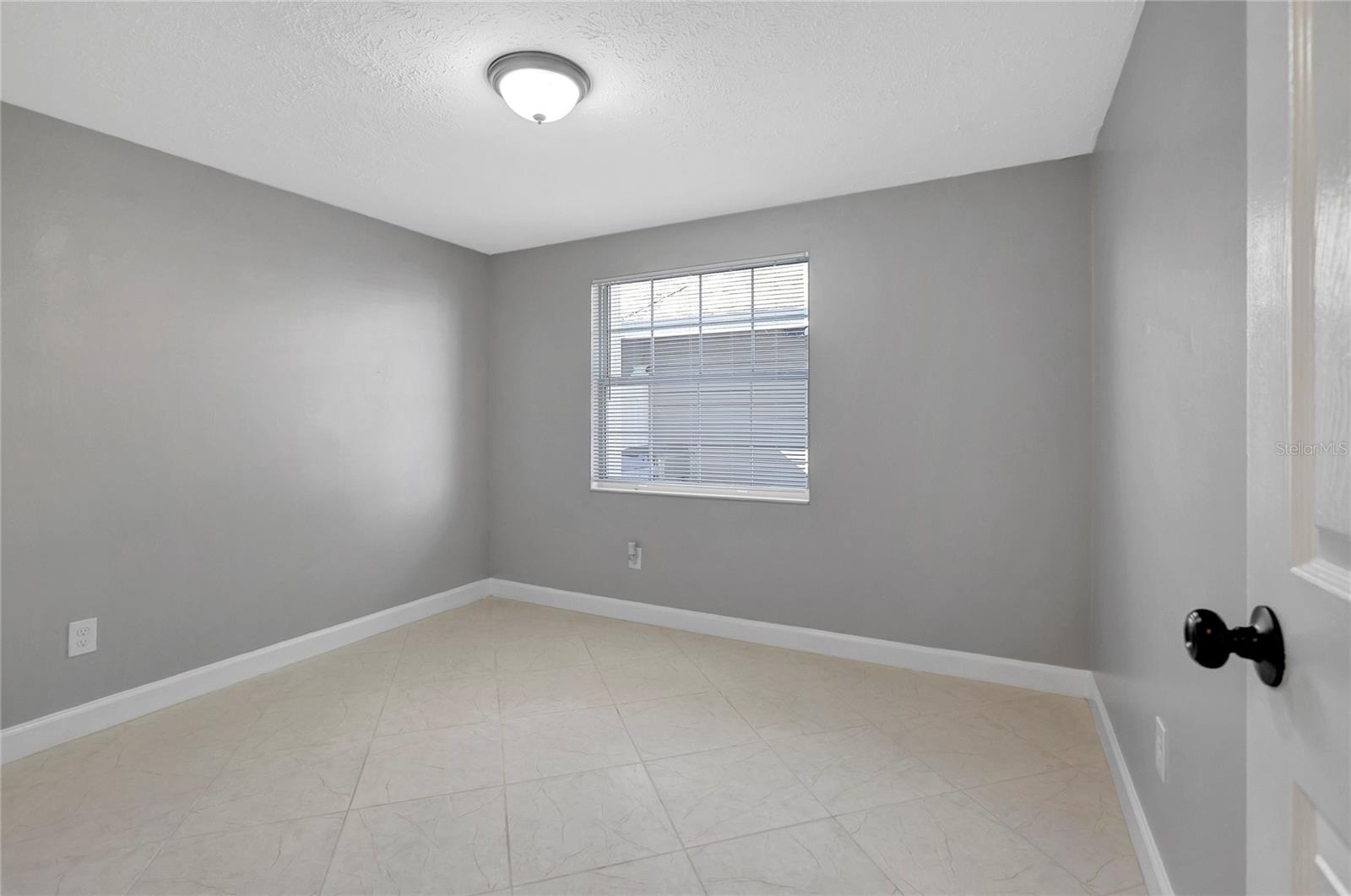 Image 32 of 39 For 3202 Russett Drive