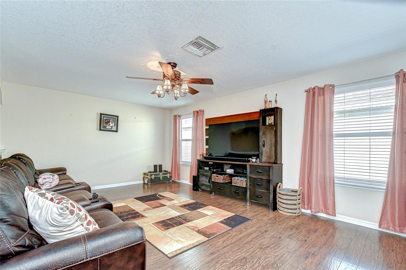 Image 19 of 29 For 11614 Warren Oaks Place