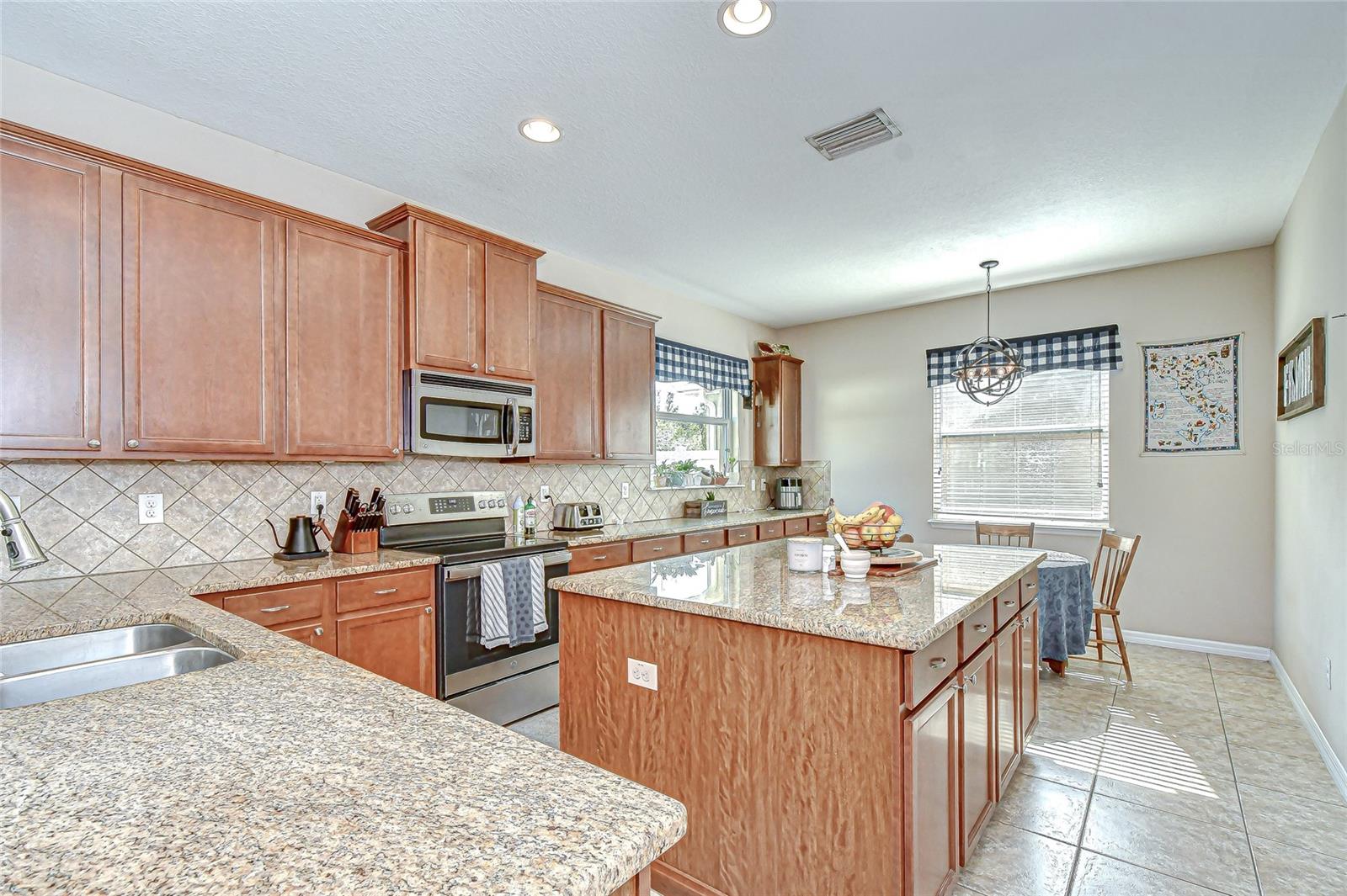 Image 5 of 29 For 11614 Warren Oaks Place