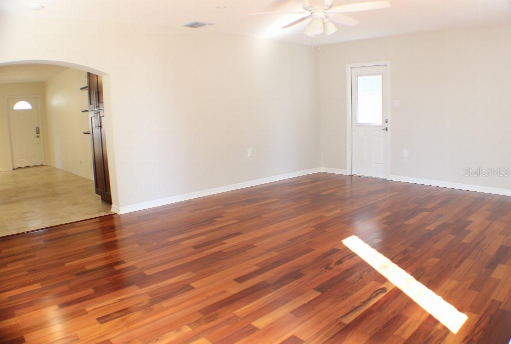 Image 7 of 24 For 4006 Wisconsin Avenue