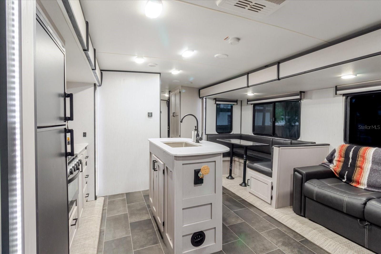 Image 32 of 94 For 9916 Gulf To Lake Highway