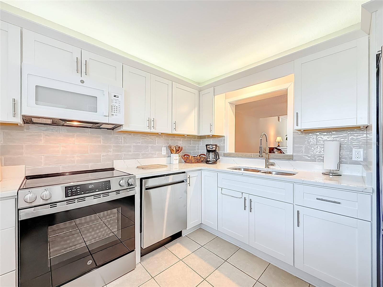 Image 12 of 65 For 7930 Sun Island Dr S 111