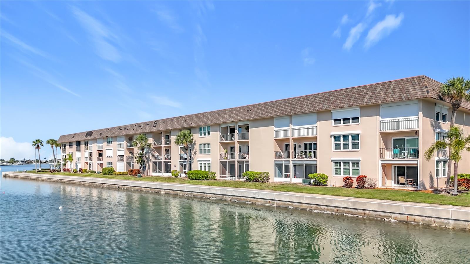 Image 39 of 65 For 7930 Sun Island Dr S 111