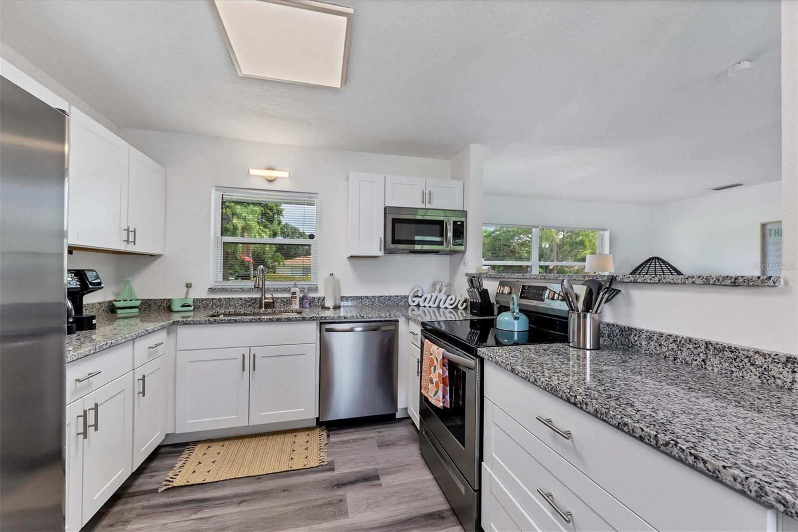 Image 14 of 38 For 1726 Southview Road