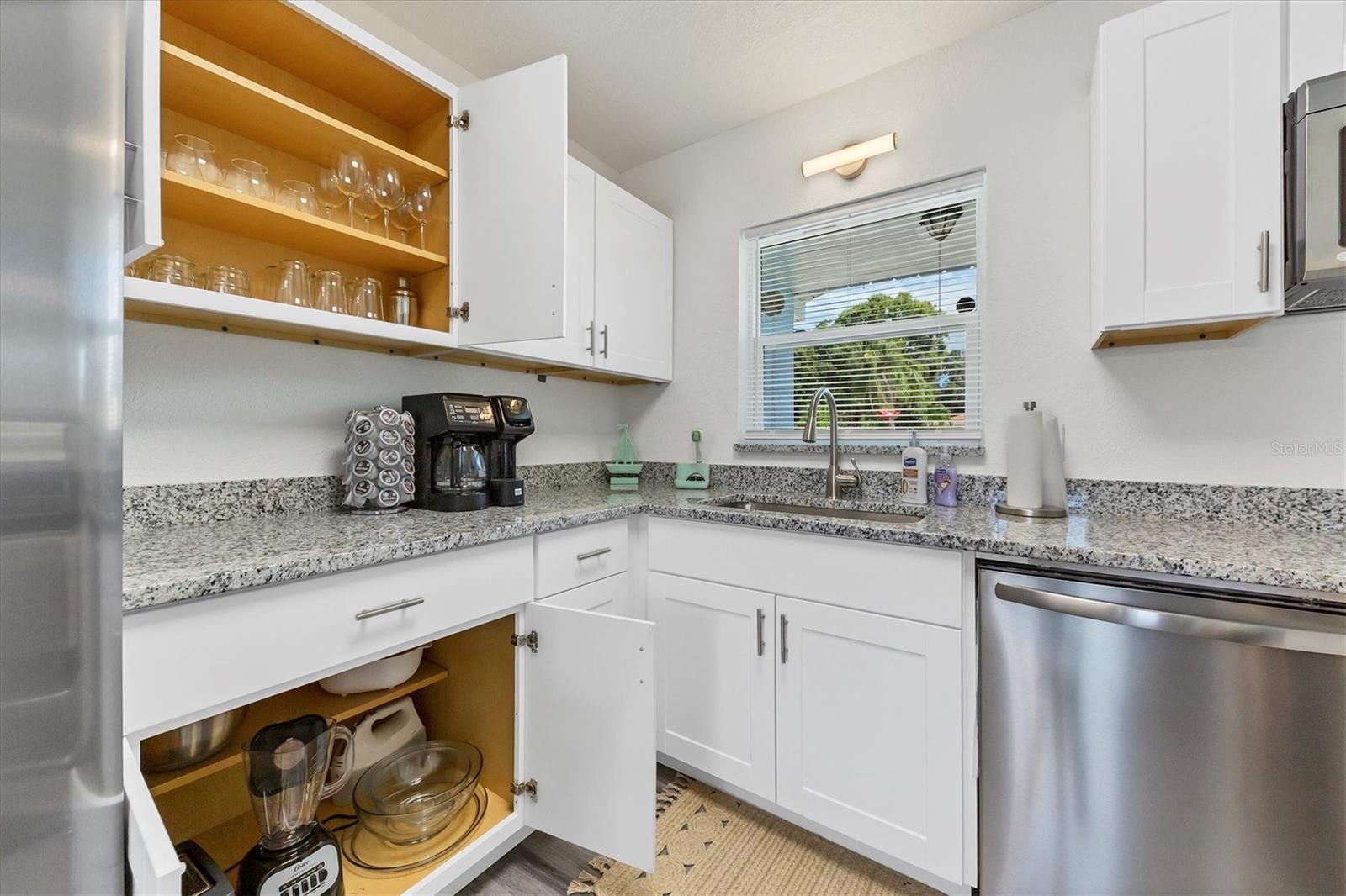 Image 16 of 38 For 1726 Southview Road