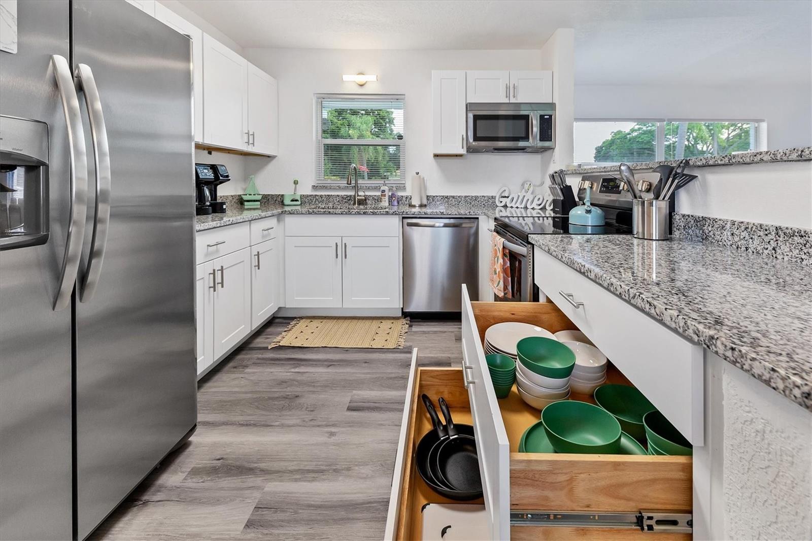 Image 17 of 38 For 1726 Southview Road