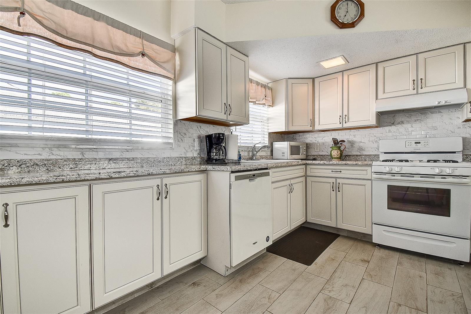 Image 10 of 26 For 7729 39th Terrace N