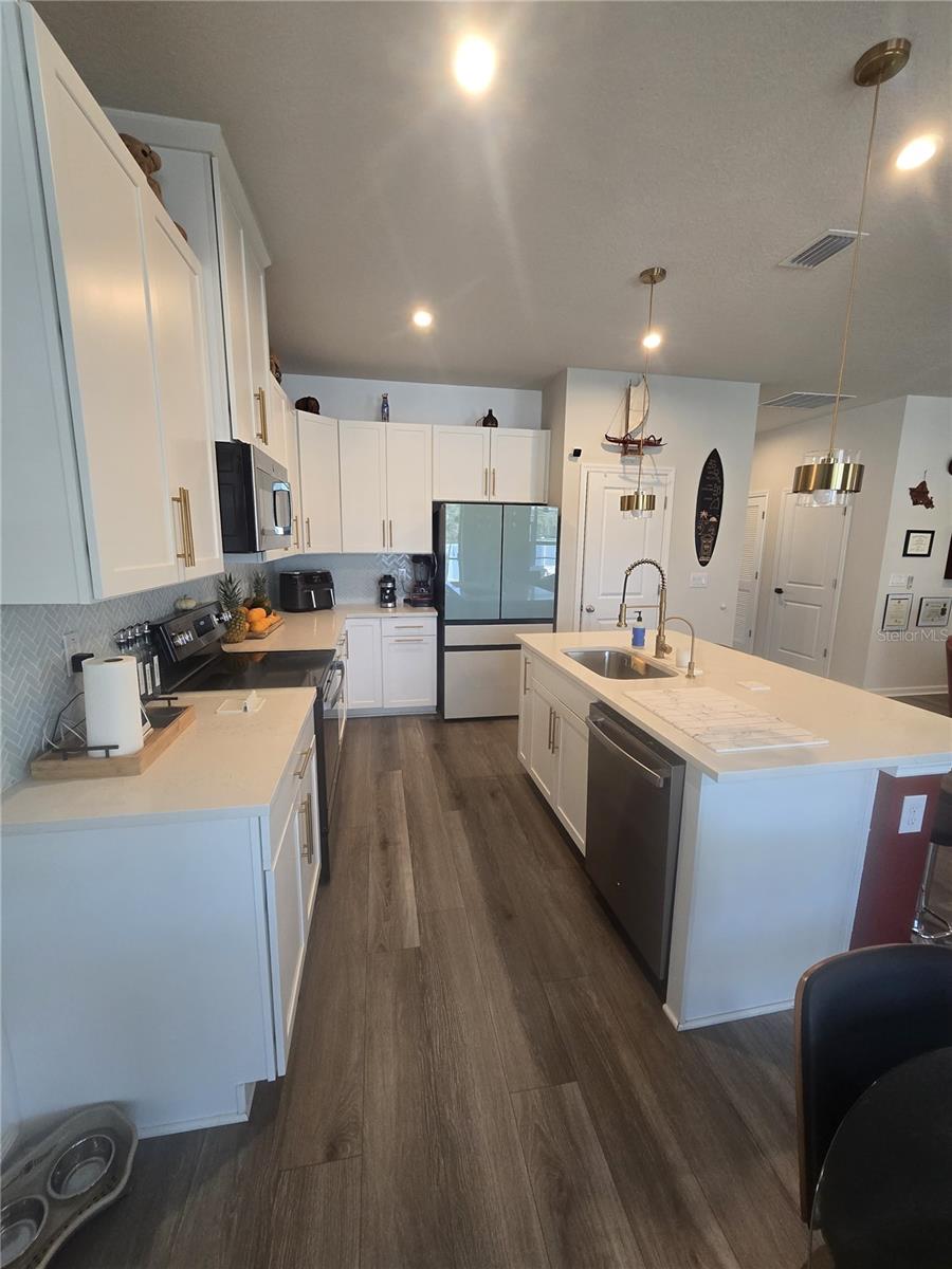 Image 15 of 92 For 8052 Greenway Avenue