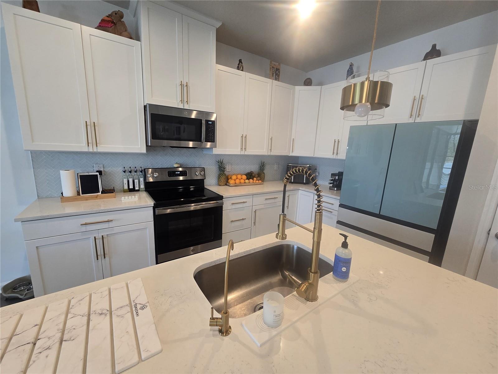 Image 17 of 92 For 8052 Greenway Avenue