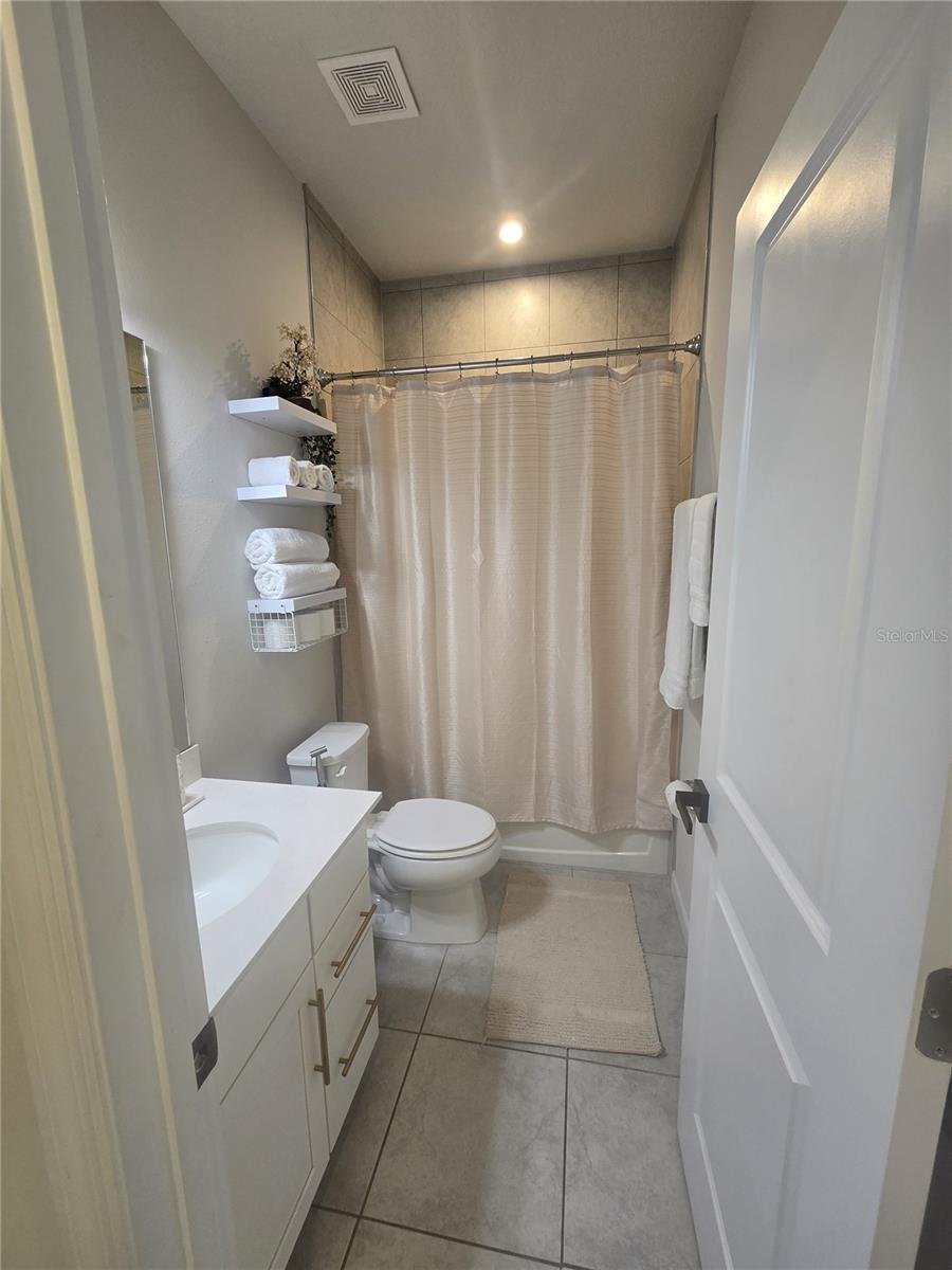 Image 29 of 92 For 8052 Greenway Avenue